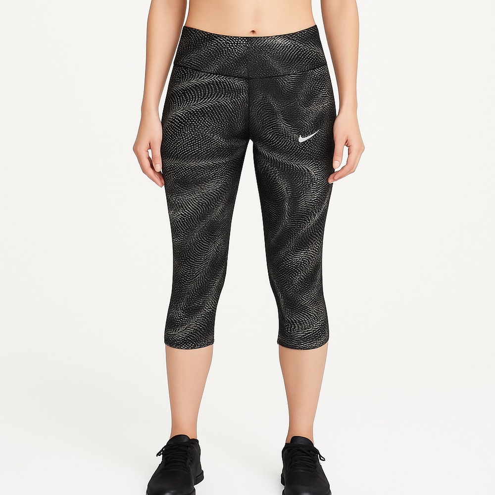 Nike Dri-Fit Black cropped Leggings size women medium, run, yoga *$4.99 shipping